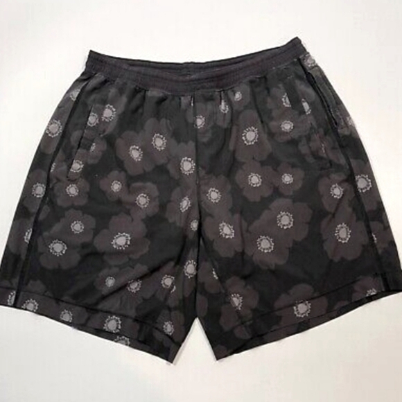 Lululemon Pace Breaker Short 9" Black and Grey Floral Size S - Picture 3 of 16